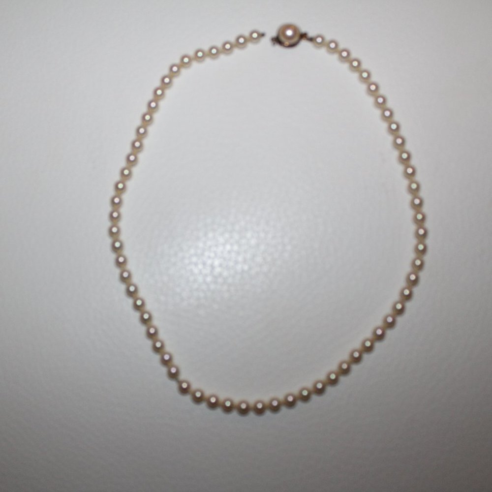 CLASSY SHORT FAUX PEARL NECKLACE